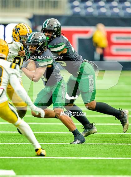 Thumbnail 1 in Fort Bend Marshall vs. Iowa Colony (UIL 5A D2 Football Regional) photogallery.