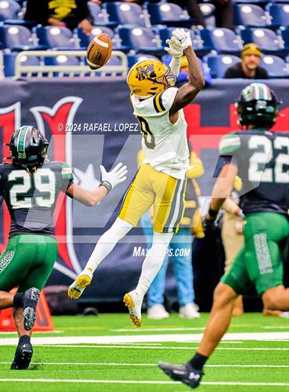 Thumbnail 3 in Fort Bend Marshall vs. Iowa Colony (UIL 5A D2 Football Regional) photogallery.