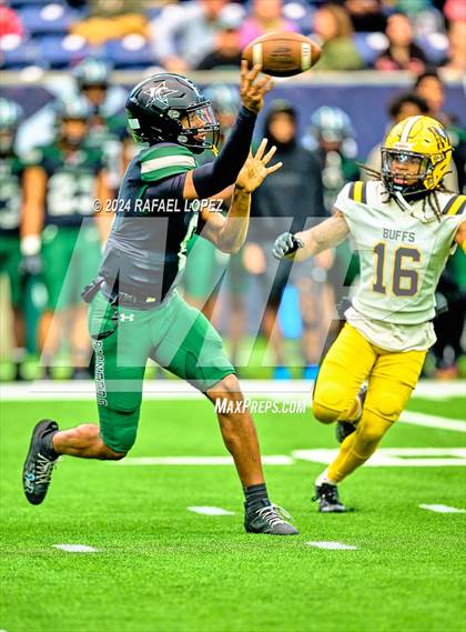 Thumbnail 3 in Fort Bend Marshall vs. Iowa Colony (UIL 5A D2 Football Regional) photogallery.