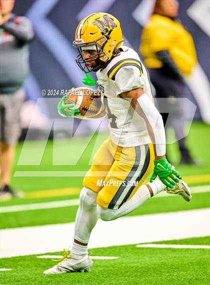 Thumbnail 3 in Fort Bend Marshall vs. Iowa Colony (UIL 5A D2 Football Regional) photogallery.