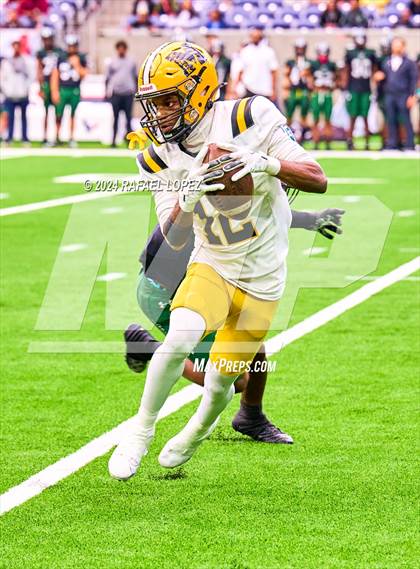 Thumbnail 2 in Fort Bend Marshall vs. Iowa Colony (UIL 5A D2 Football Regional) photogallery.