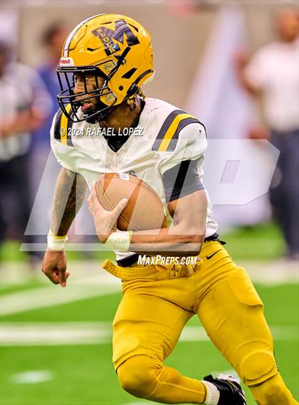 Thumbnail 3 in Fort Bend Marshall vs. Iowa Colony (UIL 5A D2 Football Regional) photogallery.