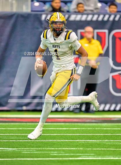 Thumbnail 2 in Fort Bend Marshall vs. Iowa Colony (UIL 5A D2 Football Regional) photogallery.