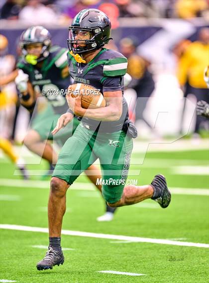 Thumbnail 1 in Fort Bend Marshall vs. Iowa Colony (UIL 5A D2 Football Regional) photogallery.