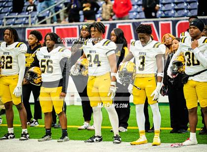 Thumbnail 2 in Fort Bend Marshall vs. Iowa Colony (UIL 5A D2 Football Regional) photogallery.