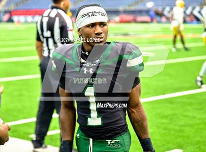 Thumbnail 1 in Fort Bend Marshall vs. Iowa Colony (UIL 5A D2 Football Regional) photogallery.