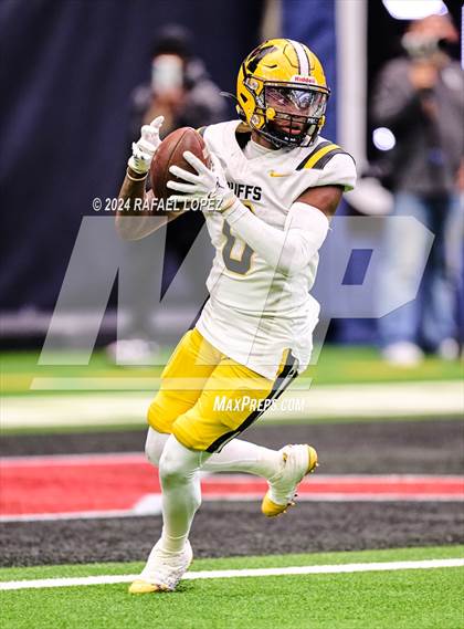 Thumbnail 2 in Fort Bend Marshall vs. Iowa Colony (UIL 5A D2 Football Regional) photogallery.