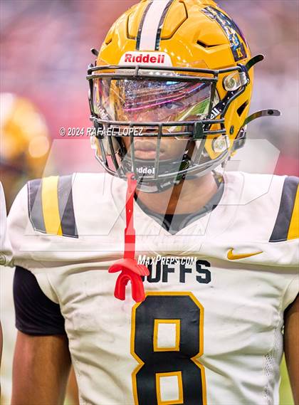 Thumbnail 1 in Fort Bend Marshall vs. Iowa Colony (UIL 5A D2 Football Regional) photogallery.