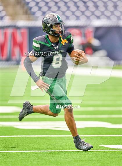Thumbnail 1 in Fort Bend Marshall vs. Iowa Colony (UIL 5A D2 Football Regional) photogallery.