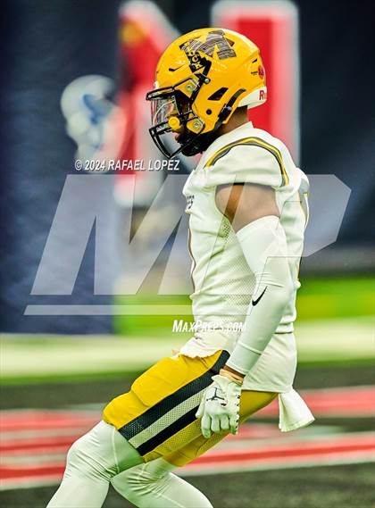 Thumbnail 3 in Fort Bend Marshall vs. Iowa Colony (UIL 5A D2 Football Regional) photogallery.