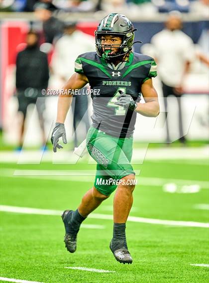Thumbnail 3 in Fort Bend Marshall vs. Iowa Colony (UIL 5A D2 Football Regional) photogallery.