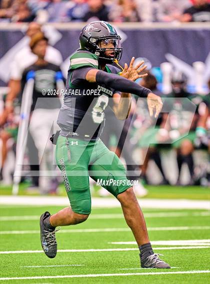 Thumbnail 1 in Fort Bend Marshall vs. Iowa Colony (UIL 5A D2 Football Regional) photogallery.