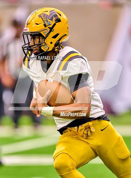 Thumbnail 1 in Fort Bend Marshall vs. Iowa Colony (UIL 5A D2 Football Regional) photogallery.