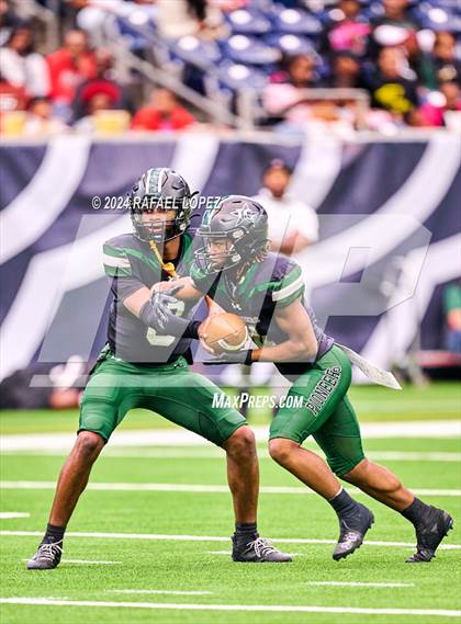 Thumbnail 1 in Fort Bend Marshall vs. Iowa Colony (UIL 5A D2 Football Regional) photogallery.