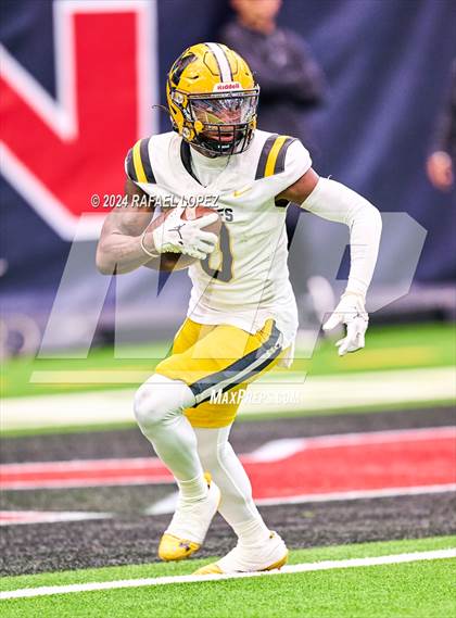 Thumbnail 3 in Fort Bend Marshall vs. Iowa Colony (UIL 5A D2 Football Regional) photogallery.
