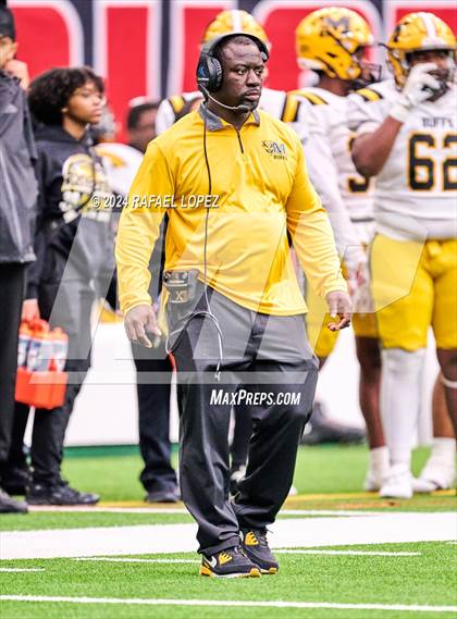 Thumbnail 3 in Fort Bend Marshall vs. Iowa Colony (UIL 5A D2 Football Regional) photogallery.