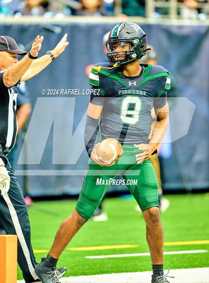 Thumbnail 2 in Fort Bend Marshall vs. Iowa Colony (UIL 5A D2 Football Regional) photogallery.
