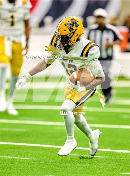 Thumbnail 1 in Fort Bend Marshall vs. Iowa Colony (UIL 5A D2 Football Regional) photogallery.