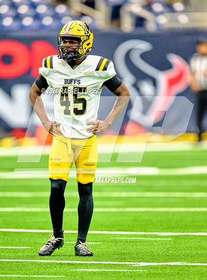 Thumbnail 2 in Fort Bend Marshall vs. Iowa Colony (UIL 5A D2 Football Regional) photogallery.