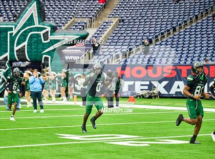 Thumbnail 2 in Fort Bend Marshall vs. Iowa Colony (UIL 5A D2 Football Regional) photogallery.