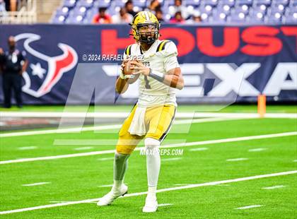 Thumbnail 1 in Fort Bend Marshall vs. Iowa Colony (UIL 5A D2 Football Regional) photogallery.