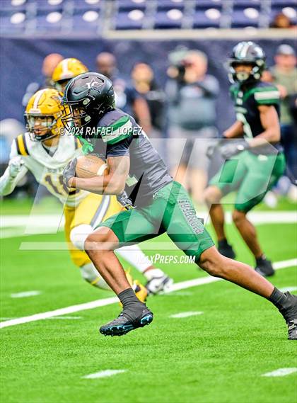 Thumbnail 1 in Fort Bend Marshall vs. Iowa Colony (UIL 5A D2 Football Regional) photogallery.