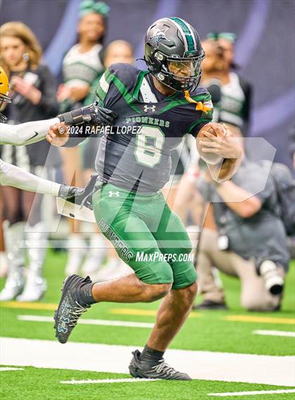 Thumbnail 1 in Fort Bend Marshall vs. Iowa Colony (UIL 5A D2 Football Regional) photogallery.