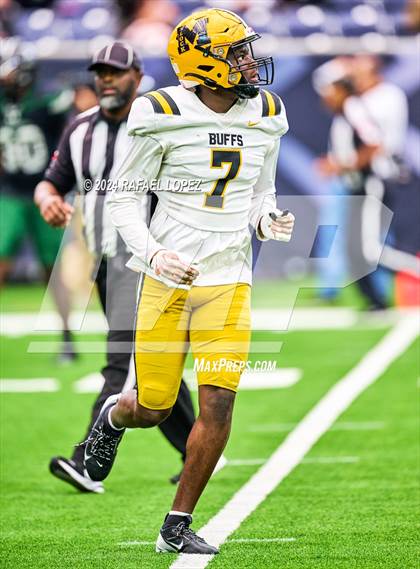 Thumbnail 1 in Fort Bend Marshall vs. Iowa Colony (UIL 5A D2 Football Regional) photogallery.