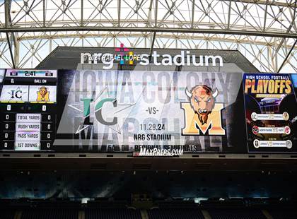 Thumbnail 2 in Fort Bend Marshall vs. Iowa Colony (UIL 5A D2 Football Regional) photogallery.