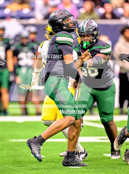 Thumbnail 3 in Fort Bend Marshall vs. Iowa Colony (UIL 5A D2 Football Regional) photogallery.
