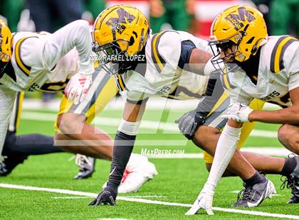 Thumbnail 3 in Fort Bend Marshall vs. Iowa Colony (UIL 5A D2 Football Regional) photogallery.