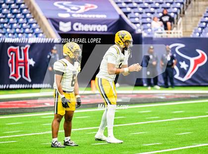 Thumbnail 3 in Fort Bend Marshall vs. Iowa Colony (UIL 5A D2 Football Regional) photogallery.