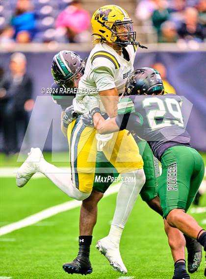 Thumbnail 2 in Fort Bend Marshall vs. Iowa Colony (UIL 5A D2 Football Regional) photogallery.