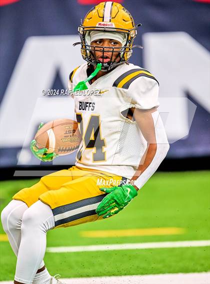 Thumbnail 2 in Fort Bend Marshall vs. Iowa Colony (UIL 5A D2 Football Regional) photogallery.