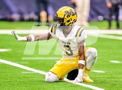 Thumbnail 3 in Fort Bend Marshall vs. Iowa Colony (UIL 5A D2 Football Regional) photogallery.