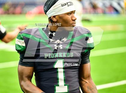 Thumbnail 3 in Fort Bend Marshall vs. Iowa Colony (UIL 5A D2 Football Regional) photogallery.