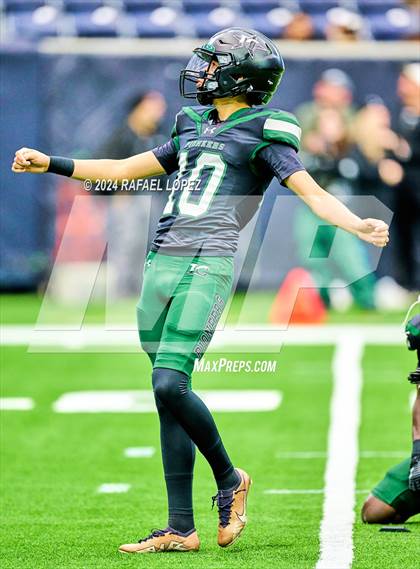 Thumbnail 2 in Fort Bend Marshall vs. Iowa Colony (UIL 5A D2 Football Regional) photogallery.