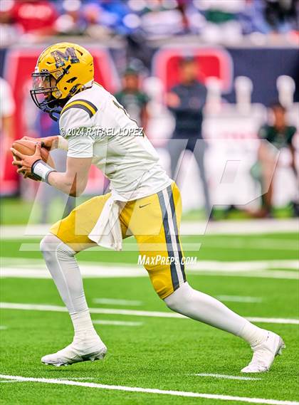 Thumbnail 2 in Fort Bend Marshall vs. Iowa Colony (UIL 5A D2 Football Regional) photogallery.
