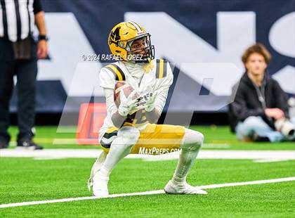 Thumbnail 3 in Fort Bend Marshall vs. Iowa Colony (UIL 5A D2 Football Regional) photogallery.