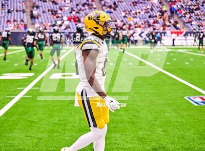 Thumbnail 2 in Fort Bend Marshall vs. Iowa Colony (UIL 5A D2 Football Regional) photogallery.
