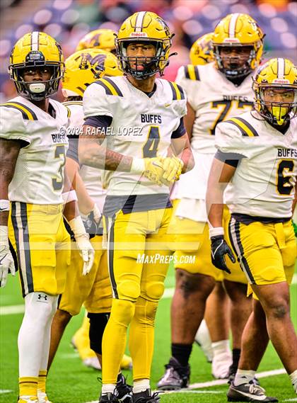 Thumbnail 3 in Fort Bend Marshall vs. Iowa Colony (UIL 5A D2 Football Regional) photogallery.