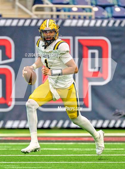 Thumbnail 1 in Fort Bend Marshall vs. Iowa Colony (UIL 5A D2 Football Regional) photogallery.