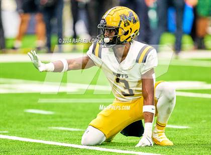 Thumbnail 1 in Fort Bend Marshall vs. Iowa Colony (UIL 5A D2 Football Regional) photogallery.