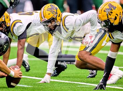 Thumbnail 2 in Fort Bend Marshall vs. Iowa Colony (UIL 5A D2 Football Regional) photogallery.