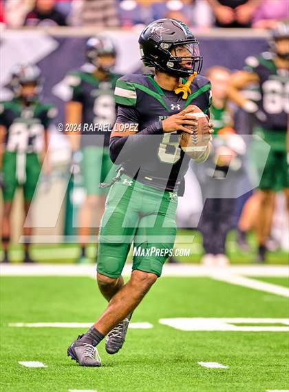 Thumbnail 3 in Fort Bend Marshall vs. Iowa Colony (UIL 5A D2 Football Regional) photogallery.