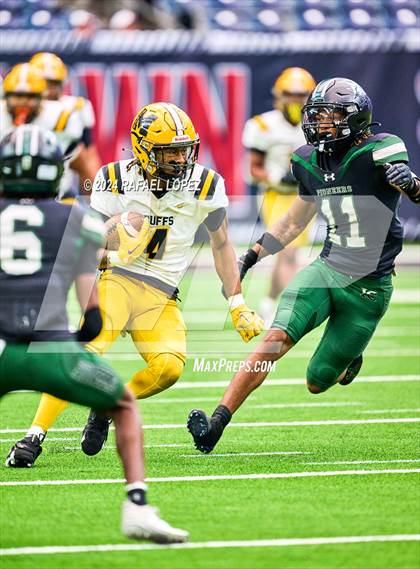 Thumbnail 3 in Fort Bend Marshall vs. Iowa Colony (UIL 5A D2 Football Regional) photogallery.