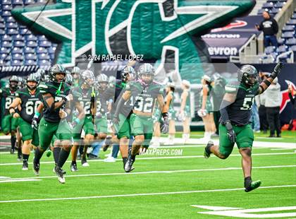 Thumbnail 3 in Fort Bend Marshall vs. Iowa Colony (UIL 5A D2 Football Regional) photogallery.