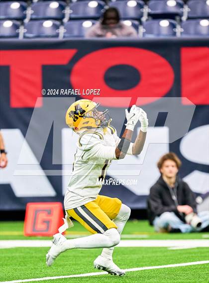Thumbnail 1 in Fort Bend Marshall vs. Iowa Colony (UIL 5A D2 Football Regional) photogallery.