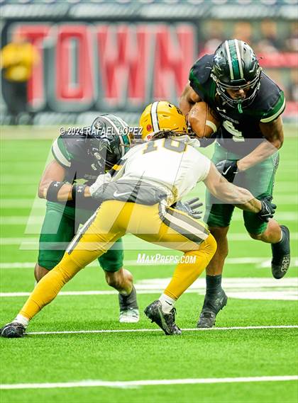 Thumbnail 2 in Fort Bend Marshall vs. Iowa Colony (UIL 5A D2 Football Regional) photogallery.