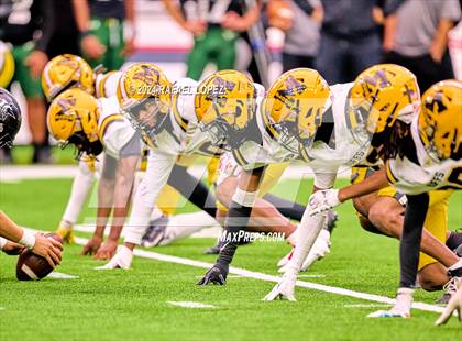 Thumbnail 2 in Fort Bend Marshall vs. Iowa Colony (UIL 5A D2 Football Regional) photogallery.